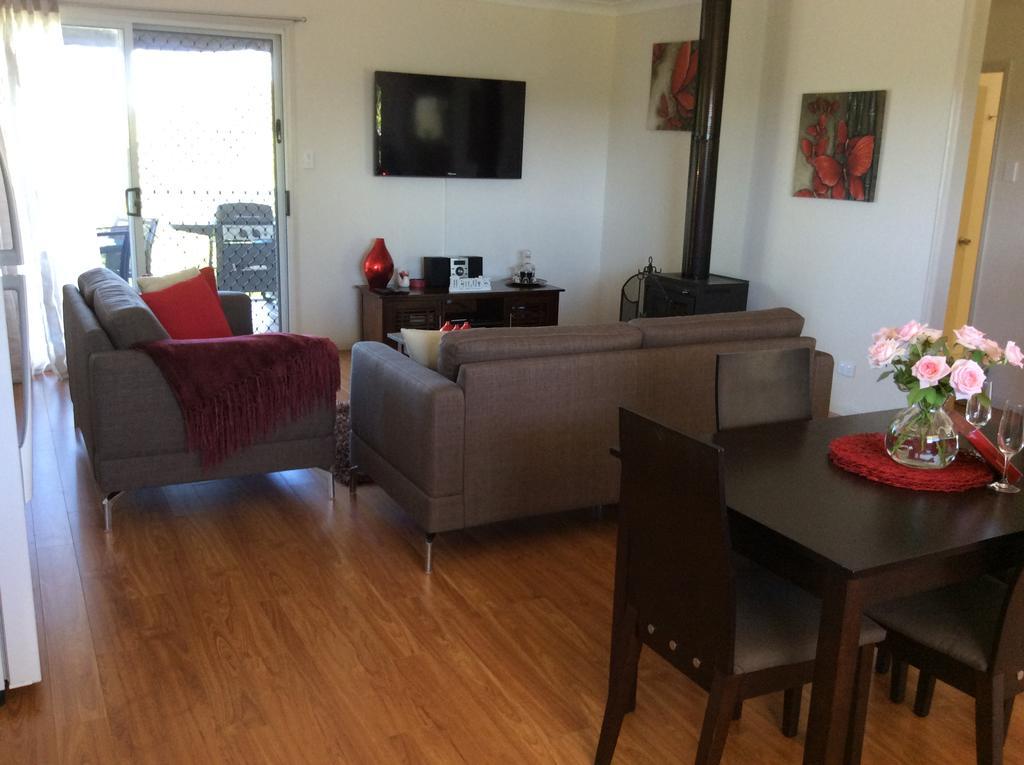 ทินารู ซันเซ็ต รีทรีต Bed & Breakfast Barrine ภายนอก รูปภาพ